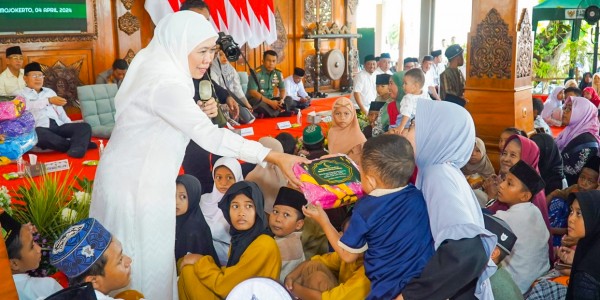 Kemuliaan Ramadan, Khofifah bersama Baznas Santuni 500 Yatim dan Dhuafa di Kota Mojokerto