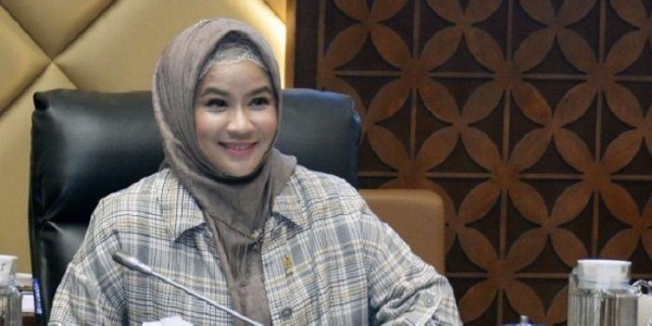 DPR Minta Pekerja Lapor Posko Kemnaker Jika Tak Terima THR