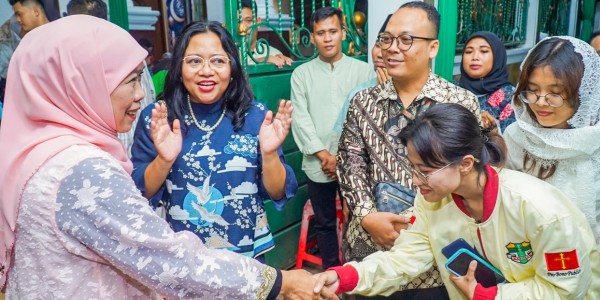 Tokoh Lintas Elemen Halal Bihalal ke Jemursari, Khofifah: Gugurkan Haqqul Adami Kembali jadi Pribadi yang Fitri