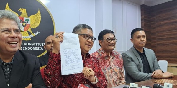 Surat Amicus Curiae Megawati: Semoga Ketok Palu MK, Bukan Palu Godam