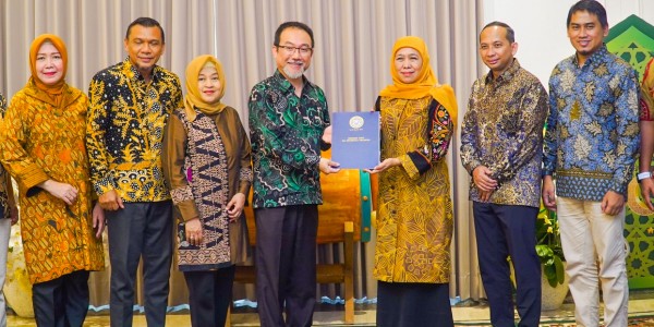 Resmikan IKA Unair Chapter Australia, Khofifah Tingkatkan Sinergi dan Kolaborasi Antara Alumni dengan Almamater Unair