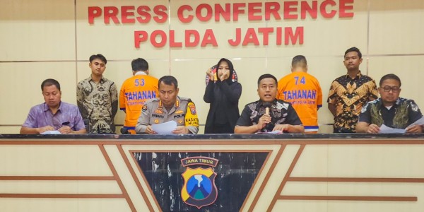 Rugikan Korban 11 Miliar Rupiah, Polda Jatim Bekuk 2 Tersangka Pemalsu Kontrak Fiktif