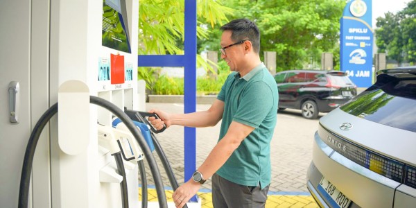Naik Mobil Listrik ke Bali Hanya Rp. 450 per KM, Begini Pengalaman Raymond Hanjaya