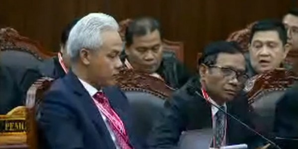 MK Tolak Seluruh Permohonan Ganjr-Mahfud