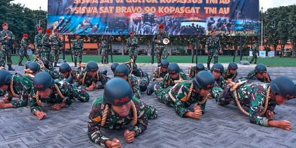 Latih Pasukan Khusus TNI AD dan TNI AU, Dankodikopsla Buka Kursus Peperangan Laut Khusus