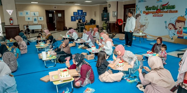 TPS Peringati Hari Kartini: “Kartini Cerdas Membangun Generasi Emas”