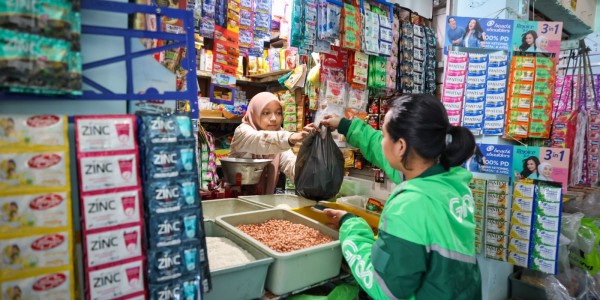 Kemenkop Bantah Larang Warung Madura Beroperasi 24 Jam