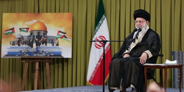 Ayatullah Khamenei: Iran Tidak akan Menunggu Pihak Lain untuk Bantu Palestina 
