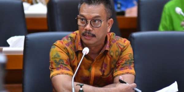 DPR Minta Kemenkes Atasi Masalah Kelulusan Bidan Pendidik