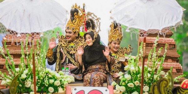 Meriah! Parade Mobil Hias Jatim Sarat Budaya dan Sejarah