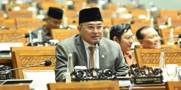 Jemaah Telat Berangkat Karena Kerusakan Pesawat, DPR: Minta Evaluasi Pengadaan Maskapai