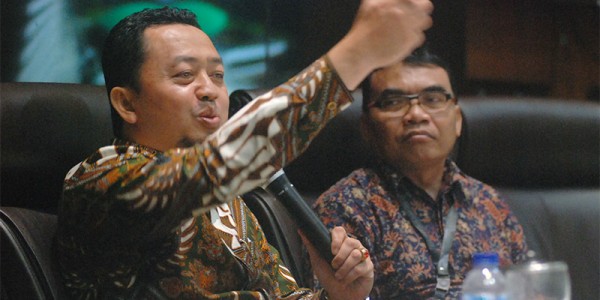 Dialektika Demokrasi dengan tema  