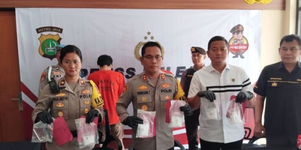 Polisi Sita 364,8 Gram Sabu dalam Kemasan Teh di Muara Angke