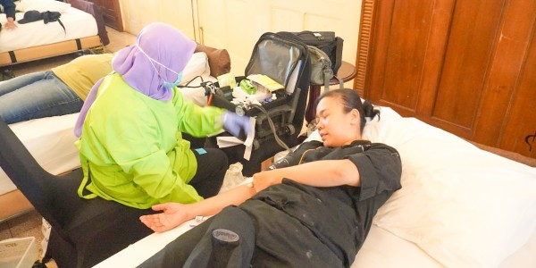 Rangkaian HUT ke-114 Hotel Majapahit Surabaya MGallery, Gelar Donor Darah Hingga Fashion Show
