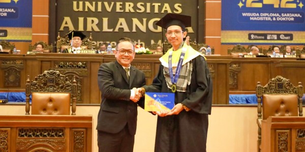 Wisudawan dan Alumni UNAIR Sampaikan Rasa Bangga Atas Peningkatan Ranking Dunia 308