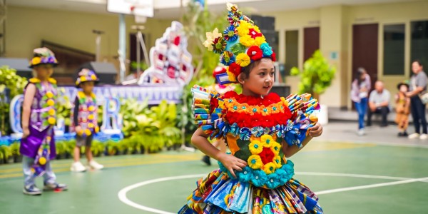 Senada Dalam Karya Sekolah Santa Clara Surabaya