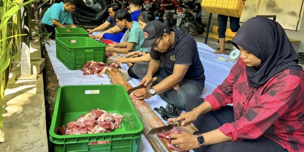 Java Paragon Hotel & Residences Bagikan Daging dengan Tempat yang Ramah Lingkungan