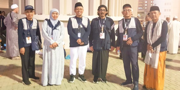 Cuaca Panas di Makkah, Khofifah Ajak Jemaah Haji Patuhi Imbauan Aplikasi Nusuk