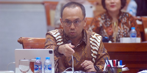 Kepala Pusat Pelaporan dan Analisis Transaksi Keuangan (PPATK) Raker Dengan Komisi III DPR