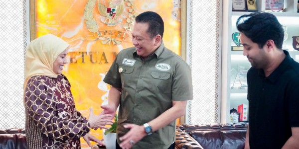 Terima IKA UNPAD, Ketua MPR RI Terima Penyematan PIN Sebagai Wakil Ketua Dewan Pembina IKA UNPAD