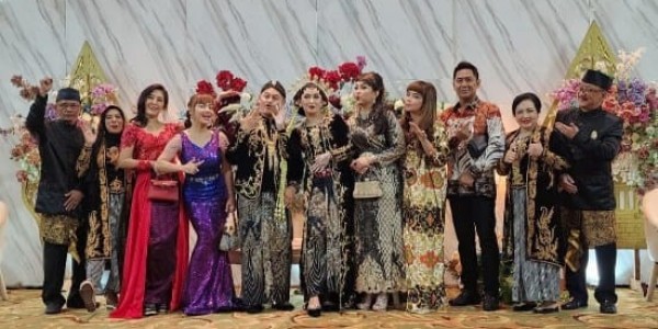Dihadiri Artis, Kerabat, Tim Dokter, Pernikahan Putra Boss Queen Klinik Bedah Plastik Sunter Berlangsung Meriah