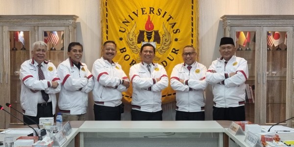 Double Strike UNGGUL Magister Ilmu Hukum dan Doktor Ilmu Hukum Universitas Borobudur