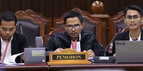 Mahasiswa dan Advokat Gugat UU Pilkada ke MK, Minta Calon Bisa Maju dengan Dukungan Ormas