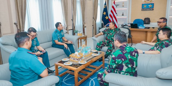 Bangun Silaturahmi, Wadan Kodiklatal Terima Officer Call Kadissenlekal