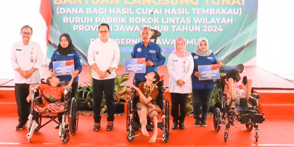 4.209 Buruh Pabrik Rokok Wilayah Surabaya Terima BLT DBHCHT dari Pemprov Jatim