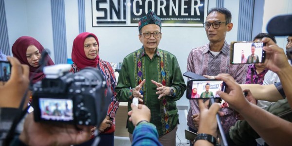 Luncurkan SNI dan Wifi Corner, Kemenkop Tingkatkan Kualitas Layanan PLUT