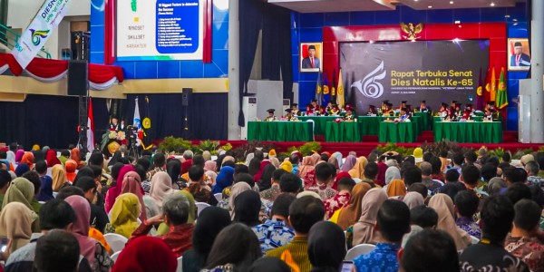 Dirdik Kodiklatal Hadiri Sidang Terbuka Senat UPN Veteran Jatim