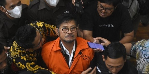 Baca Pledoi, SYL Minta Dibebaskan dari Tuntutan 12 Tahun Penjara 