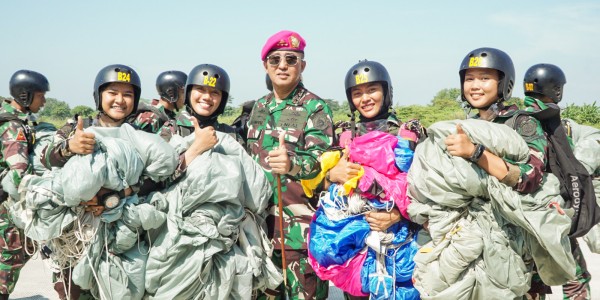 Siswa Pasukan Elit Korps Marinir Resmi Disematkan Brevet Para