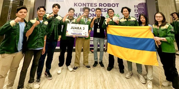 Kontingen Robotika Unair Raih Juara 3 di Kontes Robot Indonesia