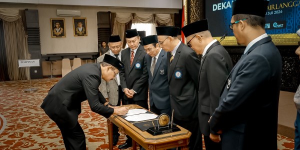 Rektor UNAIR Resmi Lantik Dua Pimpinan Fakultas