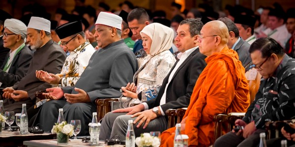 Bawa Pesan Perdamaian Abu Dhabi, Khofifah Apresiasi Semangat Grand Sheikh Al-Azhar Mesir