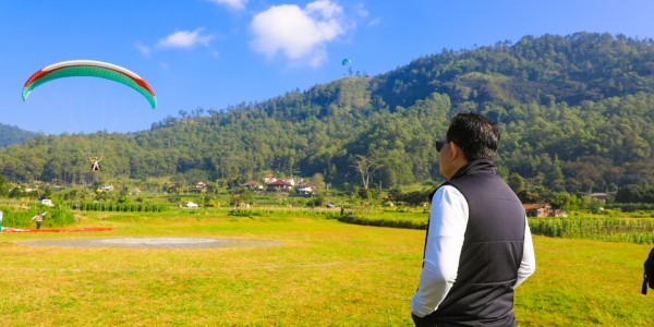 Dijamin Bikin Candu! Ini Testimoni Pj Gubernur Adhy saat Nikmati Healing di Paralayang, Batu