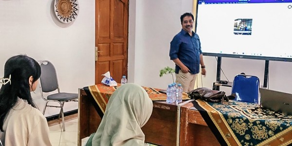 Belajar Jurnalistik Secara Gratis di Stikosa AWS