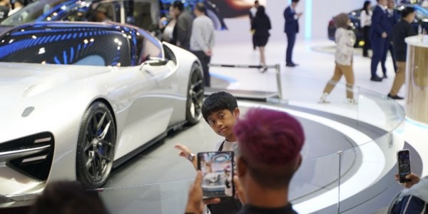 Keseruan Akhir Pekan di GIIAS 2024