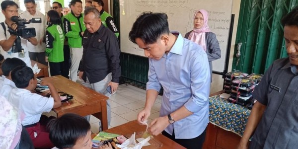 Gibran Uji Coba Makan Gratis dengan Menu Seharga Rp14.900