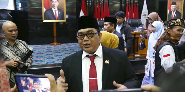 Fraksi Gerindra DPRD DKI Cecar Heru Soal Pendistribusian Bansos yang Tak Tepat Sasaran 