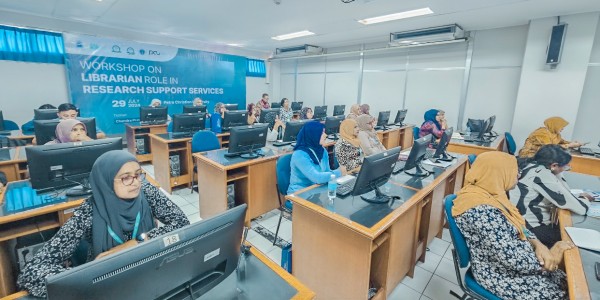 Librarian Maldives Kunjungan Studi ke Surabaya, Belajar di Perpustakaan PCU