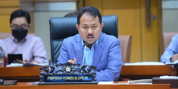 Kutuk Penganiyaan Warga oleh KKB Papua, Komisi III DPR Desak Polri Bertindak