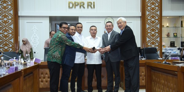 Dasco Resmi Lantik Wihadi Wiyanto Sebagai Ketua Baleg DPR RI Gantikan Supratman