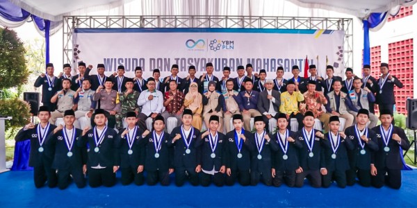 PLN Wisuda Mahasantri Pesantren Teknologi Informatika dan Komunikasi II Jombang
