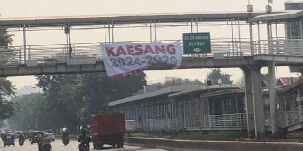Spanduk 'Kaesang 2024-2029 DKI Jakarta' Banyak Ditempel di Fasilitas Umum, Begini Respons Warga 