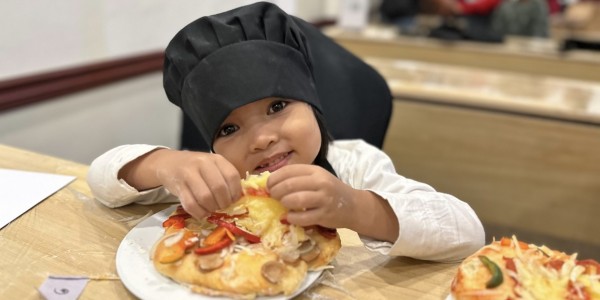 Intip Dekorasi Pizza Si Anak bersama Chef Hanny di Neo+ Waru Sidoarjo