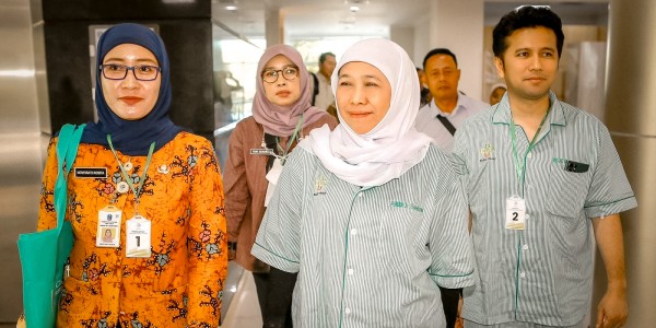 Pastikan Dalam Kondisi Fit dan Prima, Khofifah-Emil Jalani Tes Kesehatan di RSUD Dr. Seotomo