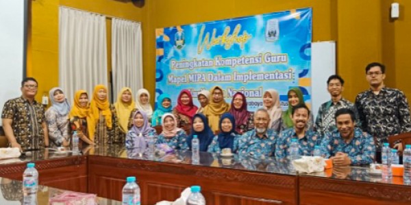 Dosen Matematika ITS Tingkatkan Kompetensi Guru MIPA di SMAN 8 Surabaya