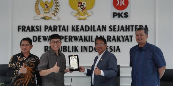 CIR Beri Penghargaan Legislator Aspiratif kepada Mulyanto